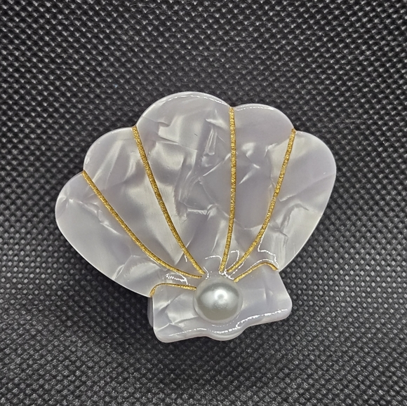 SHELL MERMAID HAIR CLIPS - Picture 2 of 3